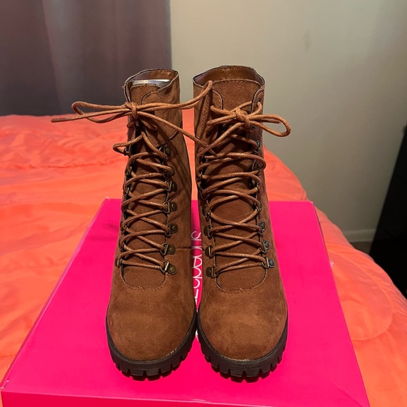 Shoe Dazzle Chunky heel booties. Brand New! - Picture 6 of 6